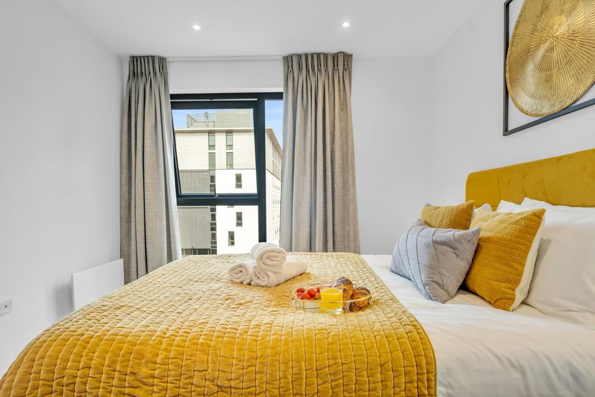 Apartment Luxurious & Glamorous Centrally Located 2 Bedroom 2 Bathroom - - Secure Parking - Netflix